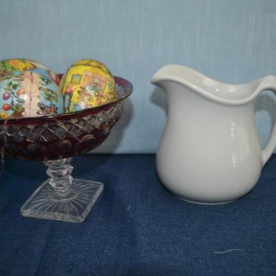 LOT 315. VASES AND DECOR