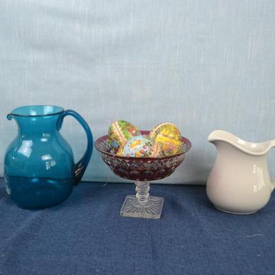 LOT 315. VASES AND DECOR