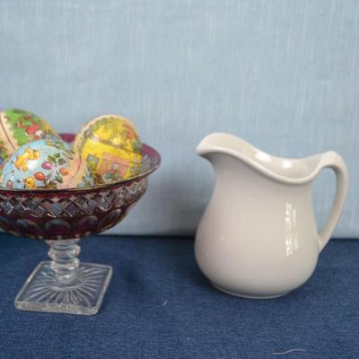 LOT 315. VASES AND DECOR