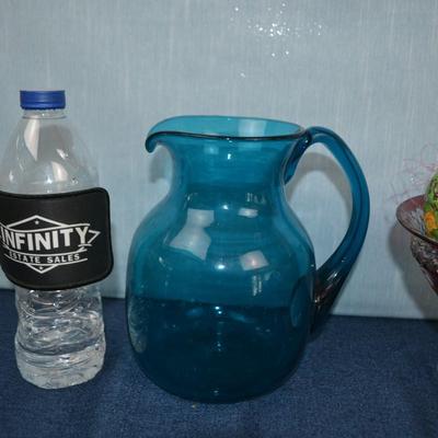 LOT 315. VASES AND DECOR