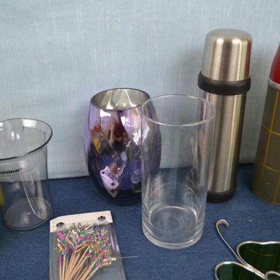 LOT 319 HOME DECOR AND TWO THERMOS