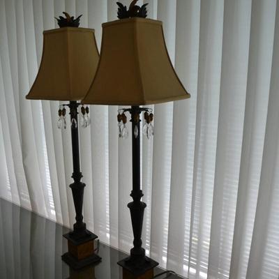 LOT 320. PAIR OF TABLE LAMPS