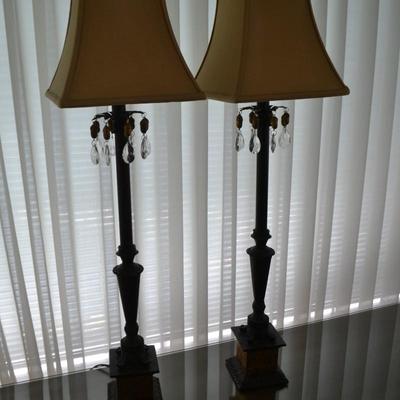 LOT 320. PAIR OF TABLE LAMPS