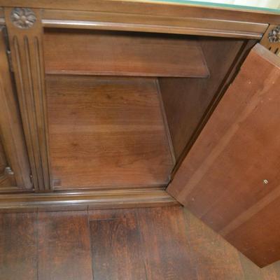 LOT 321 VINTAGE SIDEBOARD WITH GLASSTOP