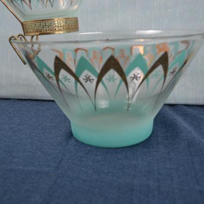 LOT 324. VINTAGE MCM CHIP AND DIP SET