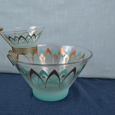 LOT 324. VINTAGE MCM CHIP AND DIP SET
