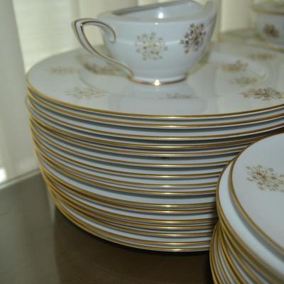 LOT 325. VINTAGE MID CENTURY MODERN NORITAKE SNOWFLAKE FINE CHINA SET