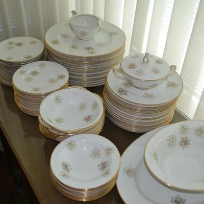 LOT 325. VINTAGE MID CENTURY MODERN NORITAKE SNOWFLAKE FINE CHINA SET