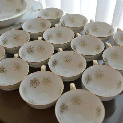 LOT 325. VINTAGE MID CENTURY MODERN NORITAKE SNOWFLAKE FINE CHINA SET