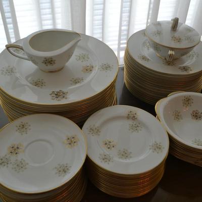 LOT 325. VINTAGE MID CENTURY MODERN NORITAKE SNOWFLAKE FINE CHINA SET