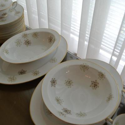 LOT 325. VINTAGE MID CENTURY MODERN NORITAKE SNOWFLAKE FINE CHINA SET