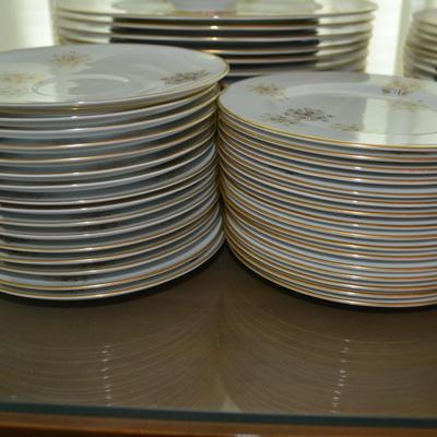 LOT 325. VINTAGE MID CENTURY MODERN NORITAKE SNOWFLAKE FINE CHINA SET