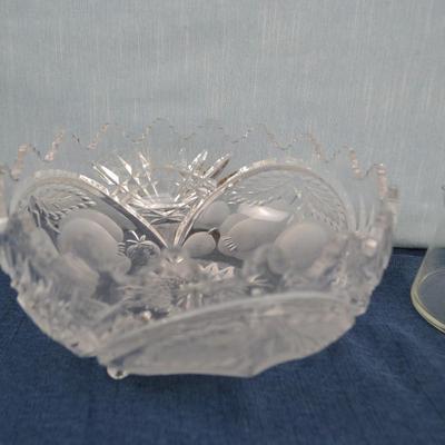 LOT 328. GLASSWARE