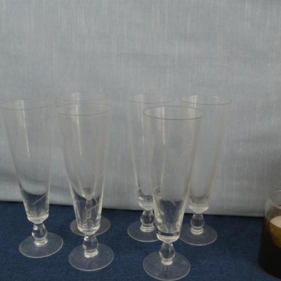 LOT 330. GLASSWARE AND CANDLE SET