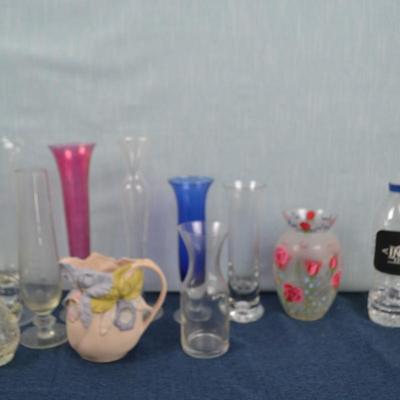LOT 331. VASES AND HOME DECOR