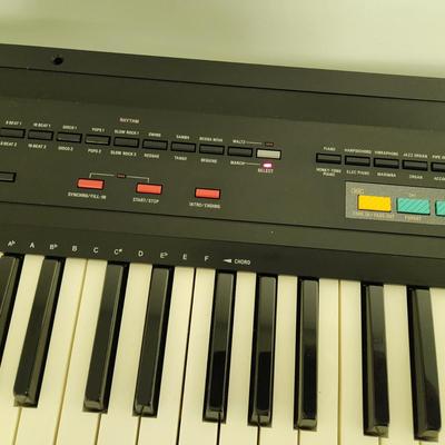 Casio Casiotone CT-460 MIDI Keyboard 465 Sound Tone Bank with Stand