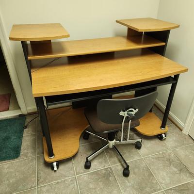 Computer Office Desk on Casters w chair