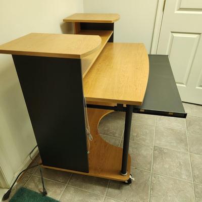 Computer Office Desk on Casters w chair