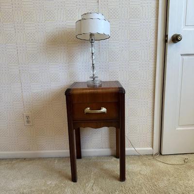 ANTIQUE NIGHTSTAND WITH LAMP
