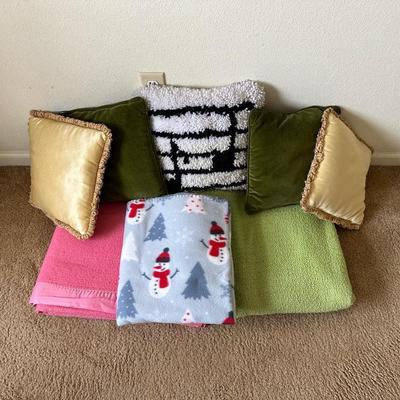 THROW PILLOWS, BLANKETS, RUG AND HEATING PAD
