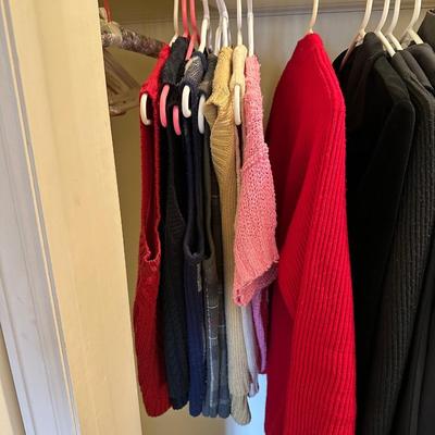 WOMENS JACKETS, SWEATERS AND MORE