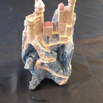 RAREST GEM DRAGONS OF THE WORLD COLLECTION FIGURE WITH CASTLE SPIRIT OF THE MUSGRAVITE