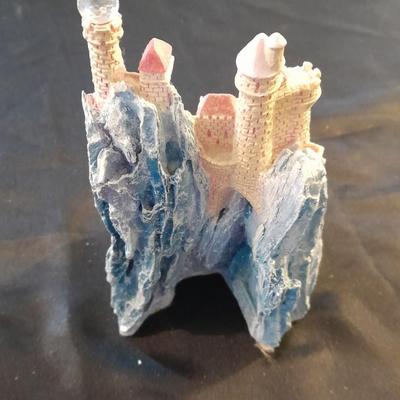 RAREST GEM DRAGONS OF THE WORLD COLLECTION FIGURE WITH CASTLE SPIRIT OF THE MUSGRAVITE