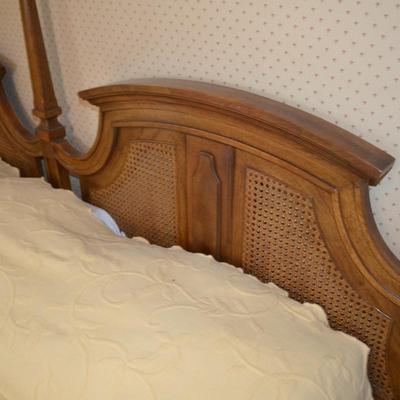 LOT 333. KING SIZE BED