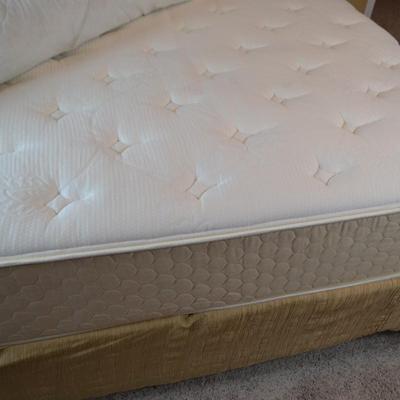 LOT 333. KING SIZE BED