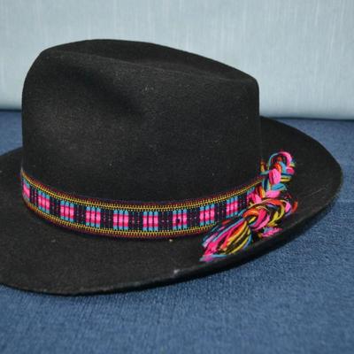 LOT 334. VINTAGE FELT HAT