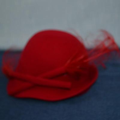 LOT 335. LADIES VINTAGE HAT