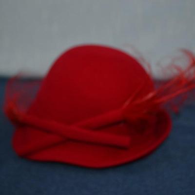 LOT 335. LADIES VINTAGE HAT