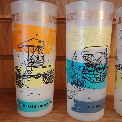VINTAGE DRINKING GLASSES, ANTIQUE CARS AND A VINTAGE BLAKELY PREMIUM CACTUS FROSTED TUMBLER