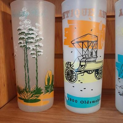 VINTAGE DRINKING GLASSES, ANTIQUE CARS AND A VINTAGE BLAKELY PREMIUM CACTUS FROSTED TUMBLER