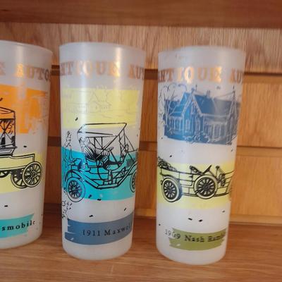 VINTAGE DRINKING GLASSES, ANTIQUE CARS AND A VINTAGE BLAKELY PREMIUM CACTUS FROSTED TUMBLER
