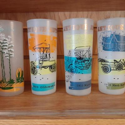 VINTAGE DRINKING GLASSES, ANTIQUE CARS AND A VINTAGE BLAKELY PREMIUM CACTUS FROSTED TUMBLER