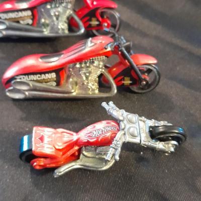 FIVE COLLECTABLE HOT WHEELS MOTORCYCLES