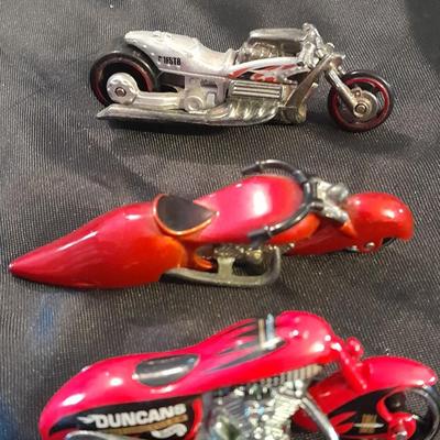 FIVE COLLECTABLE HOT WHEELS MOTORCYCLES