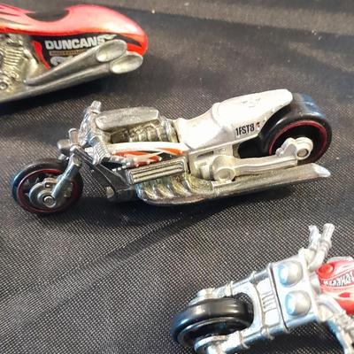 FIVE COLLECTABLE HOT WHEELS MOTORCYCLES