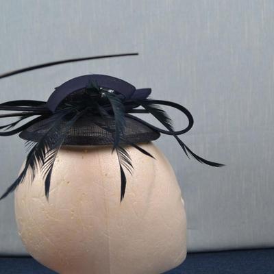 LOT 338. TWO LADIES VINTAGE HATS