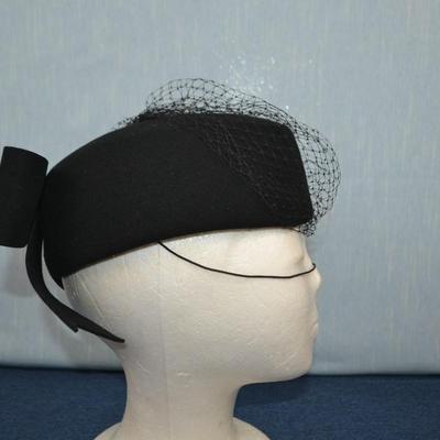 LOT 341. VINTAGE LADIES HAT