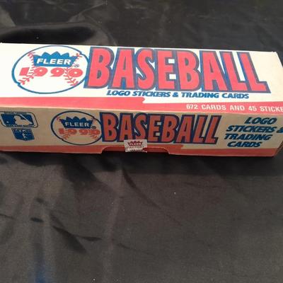 FLEER 1990 BASEBALL TRADING COLLECTABLE CARDS SPORTS CARDS BOXED SET