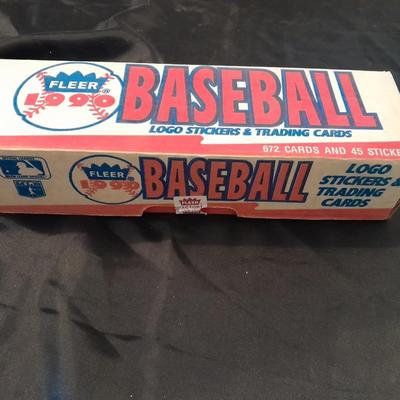 FLEER 1990 BASEBALL TRADING COLLECTABLE CARDS SPORTS CARDS BOXED SET