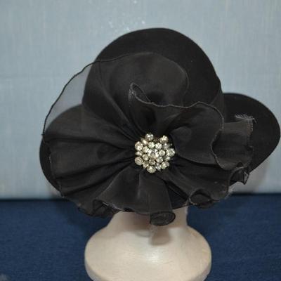 LOT 343. TWO VINTAGE LADIES HATS