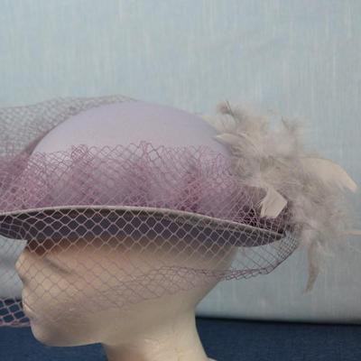 LOT 343. TWO VINTAGE LADIES HATS