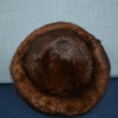 LOT 348. VINTAGE LADIES FUR HAT