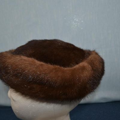 LOT 348. VINTAGE LADIES FUR HAT