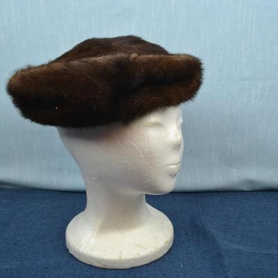 LOT 348. VINTAGE LADIES FUR HAT
