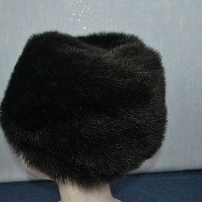 LOT 349. LADIES ARTIFICAL FUR HAT