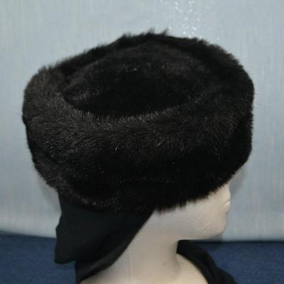 LOT 349. LADIES ARTIFICAL FUR HAT